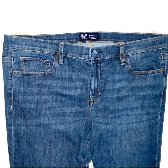 GAP Classic Streight Fit Blue Jeans in Size 16 - Picture 7 of 10